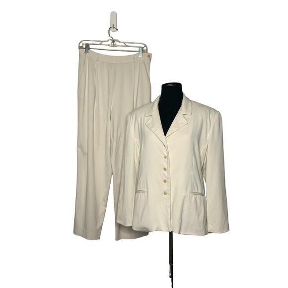 Burberry's vintage cream blazer and pants set suit size 14P - Picture 16 of 16